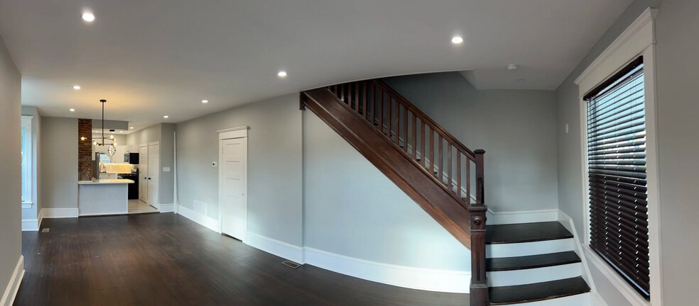 Living area - 72 Delaware Ave