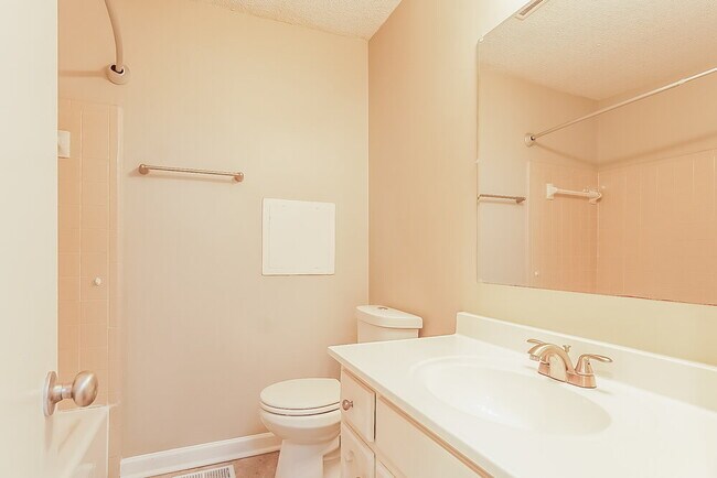 Building Photo - 5040 Ewell Ln