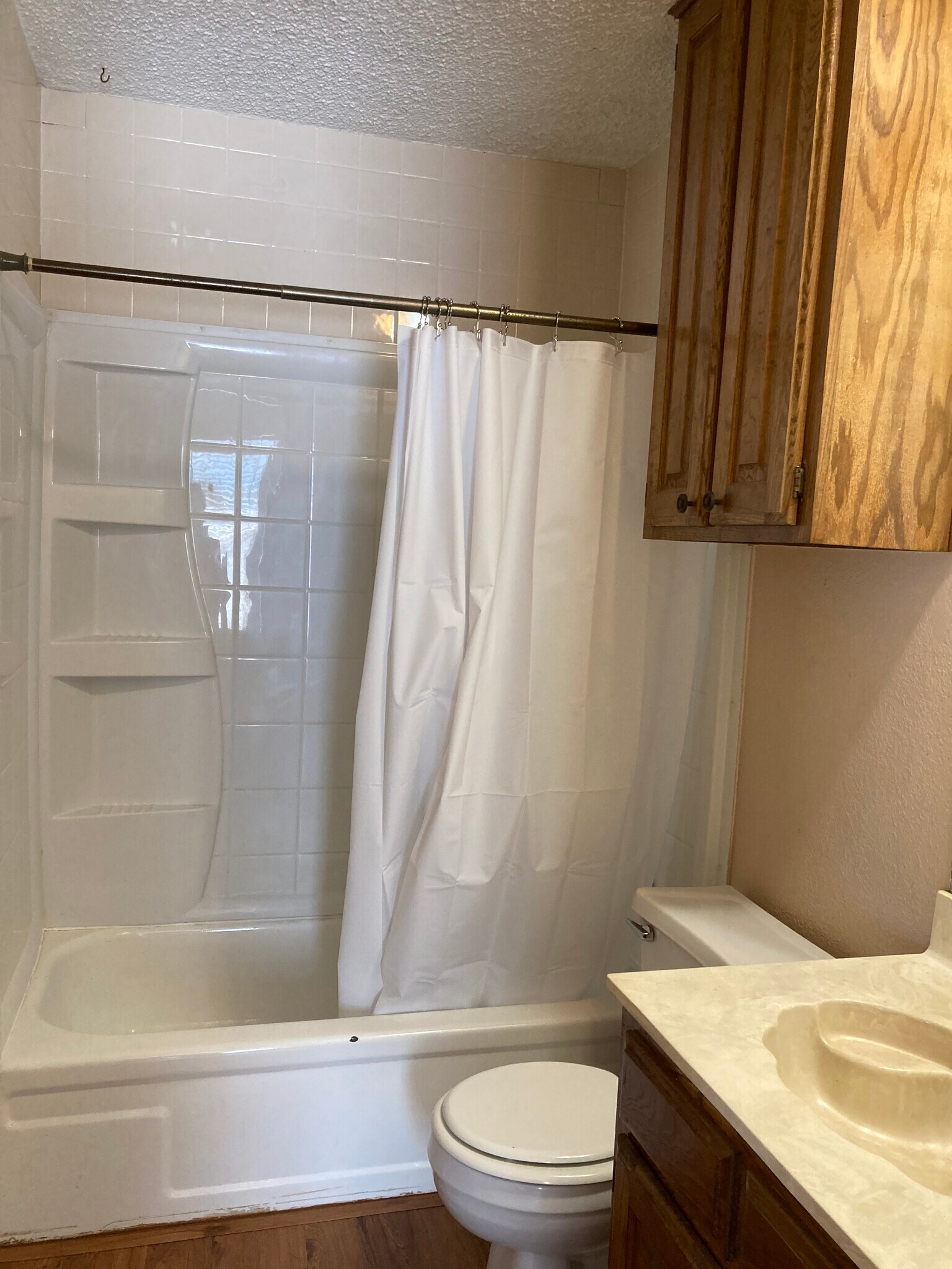 Master bathroom - 505 Pecan Acres Ct