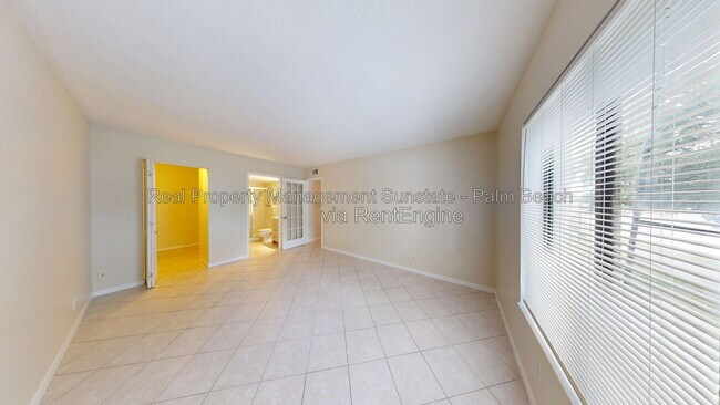 Building Photo - 1015 Green Pine Blvd