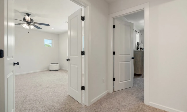 Building Photo - Gorgeous 4 bedroom & 4 Bath Luxury Home in...