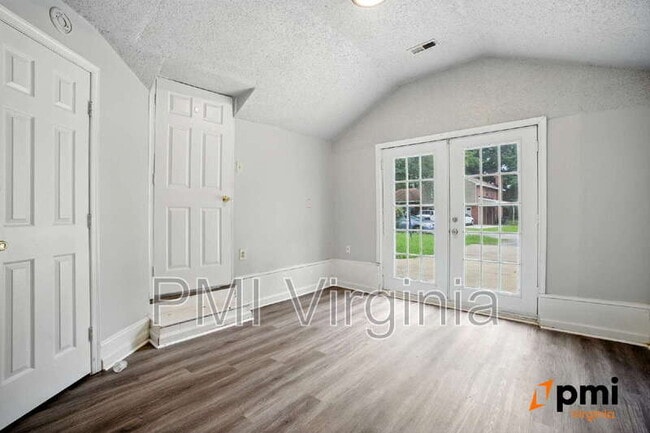 Building Photo - 2727 Jamestown Ave
