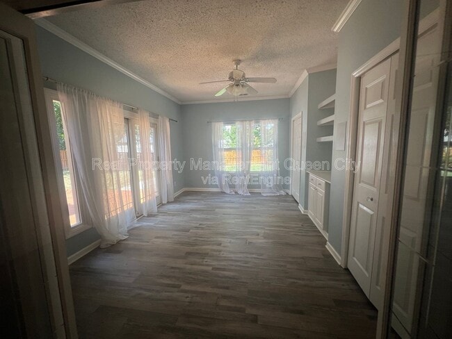 Building Photo - 3910 Armitage Dr