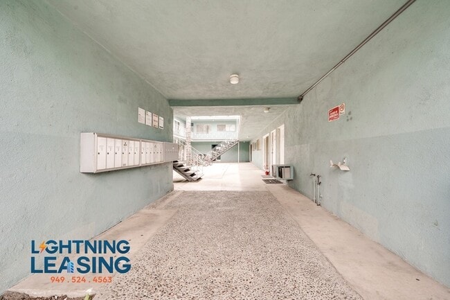 Building Photo - 14766 Delano St