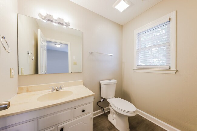 Building Photo - 4316 Cornell Ave