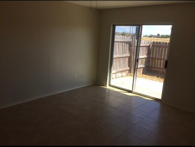 Building Photo - 141 Las Palmas St