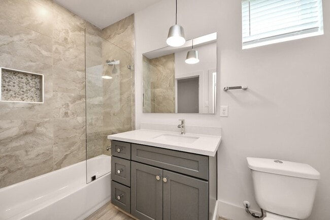 Building Photo - 1042 Homer St