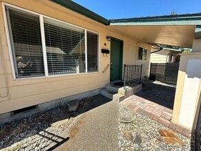 Building Photo - upgraded 2 bedroom 1 bath condo in downtow...