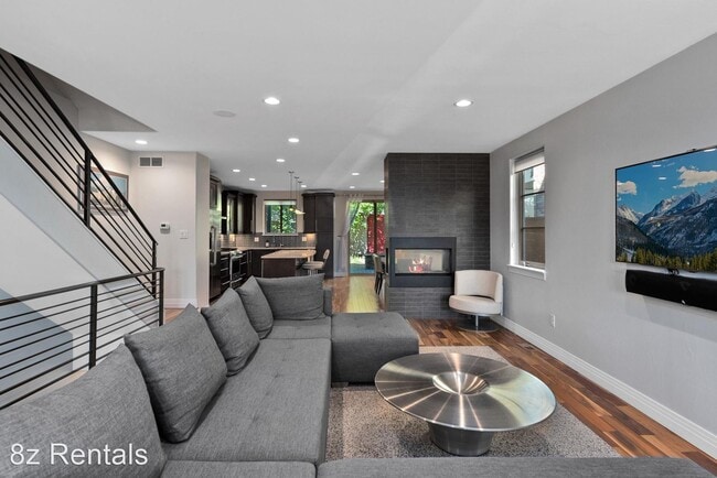 Building Photo - 3 br, 3.5 bath House - 2127 Lowell Blvd