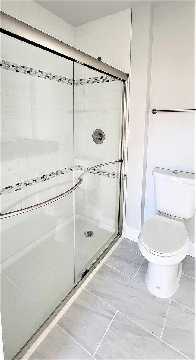 Building Photo - 812 Moen Pl