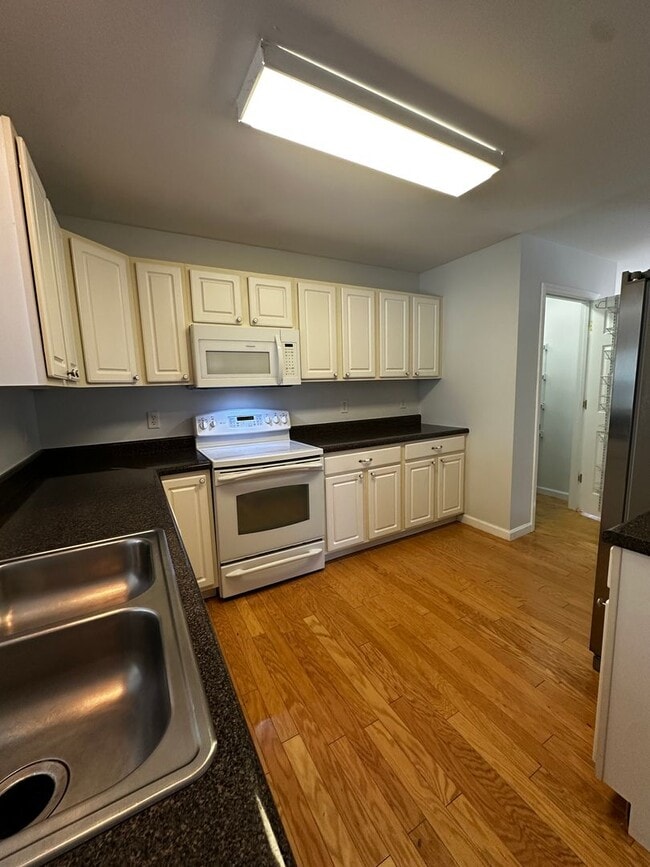Building Photo - 1643 Wood Song Ln