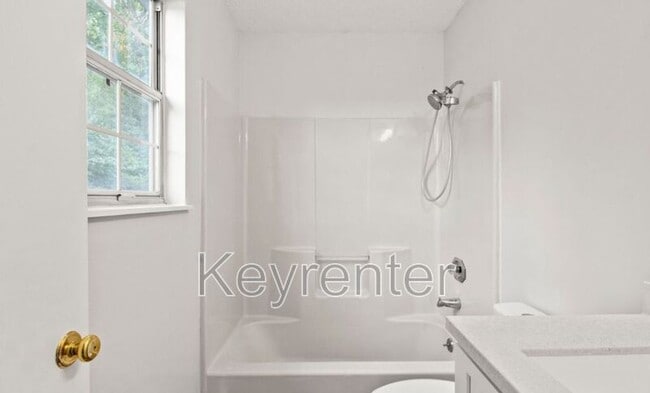 Building Photo - 6600 Woodcock Cir