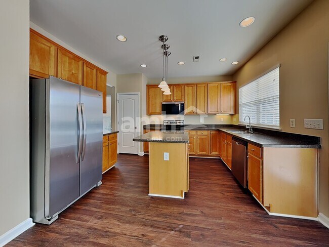 Building Photo - 3339 Sugar House St