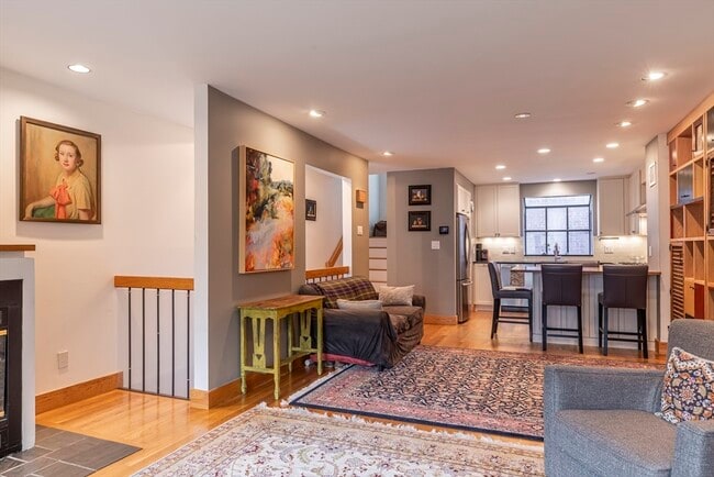 Building Photo - 54 Trowbridge St