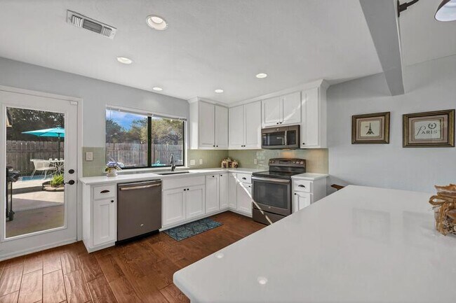 Building Photo - 202 Lighthouse Dr