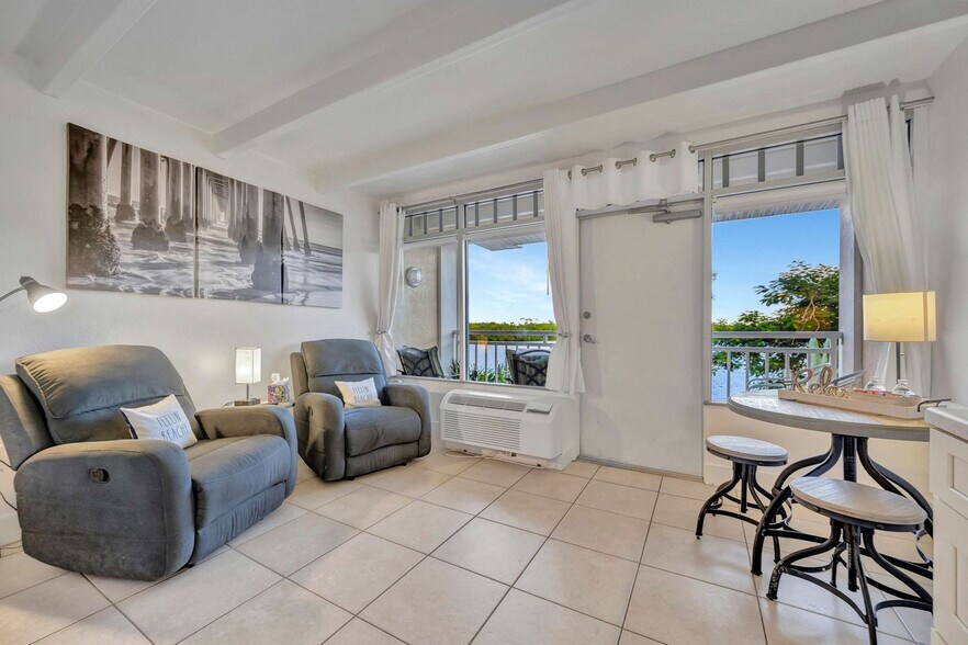 Building Photo - 611 Destiny Dr