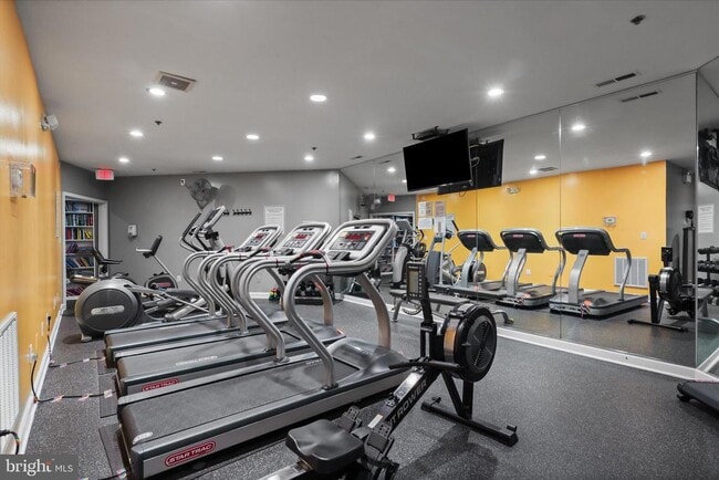 Building Photo - 308 S Fayette St