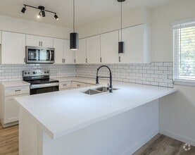 Building Photo - First floor fully updated unit!