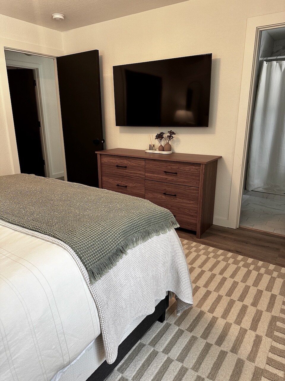 Primary bedroom - 128 Mallard Loop