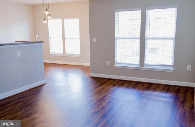 Building Photo - 42421 Rockrose Square