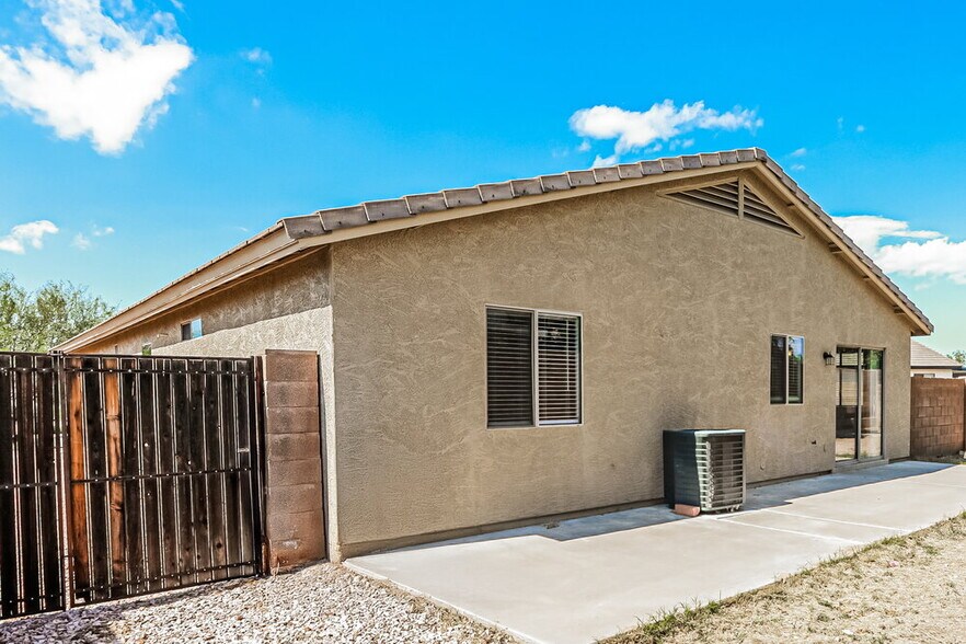 Building Photo - 286 W Santa Gertrudis Trl
