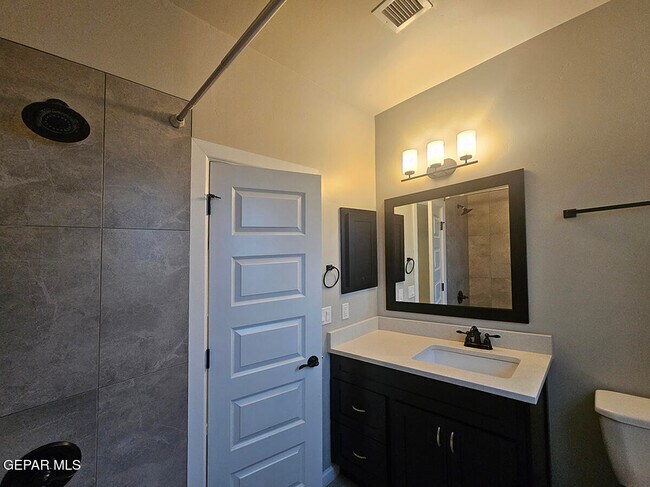 Building Photo - 13185 Tiverton Rd