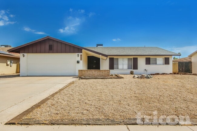 Building Photo - 3601 W Country Gables Dr