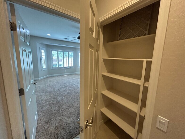 Building Photo - 5317 W Buckskin Trl