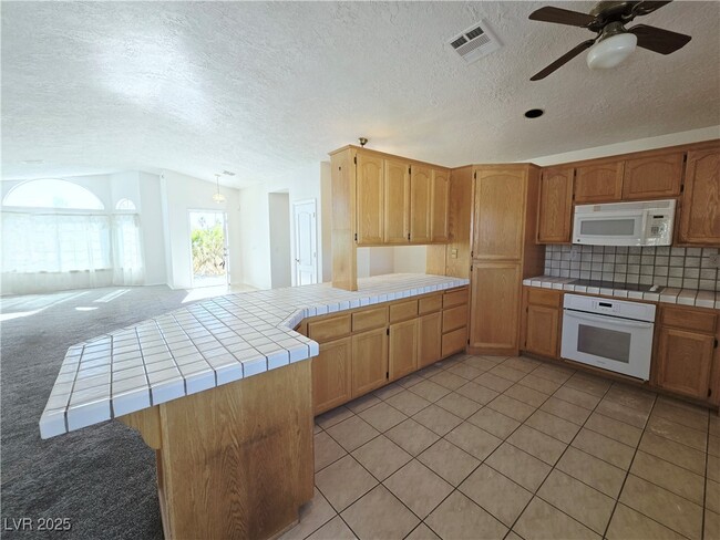 Building Photo - 250 S E Comstock Cir