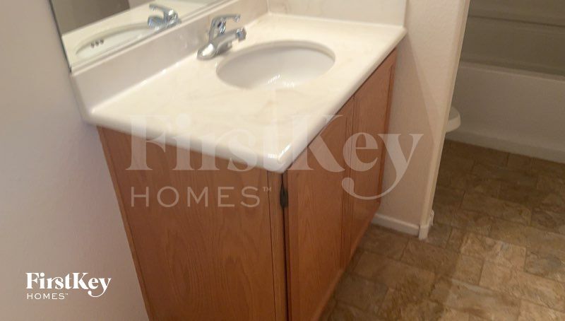 Building Photo - 617 Brinkburn Point Ave