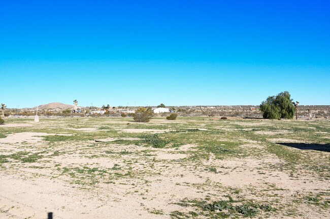 Building Photo - 61576 Aberdeen Dr