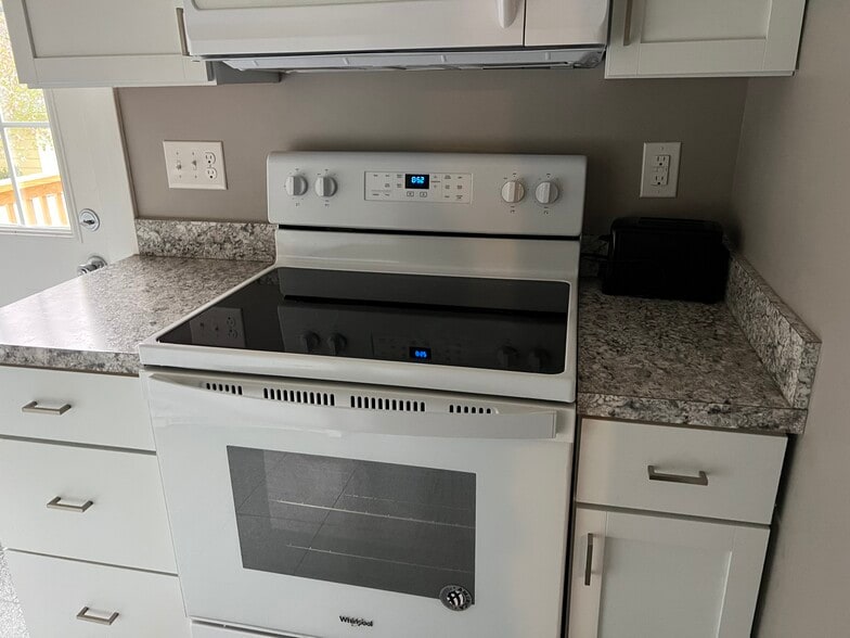 Building Photo - 1136 Peach St