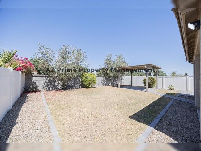 Building Photo - 6412 S 24th Pl