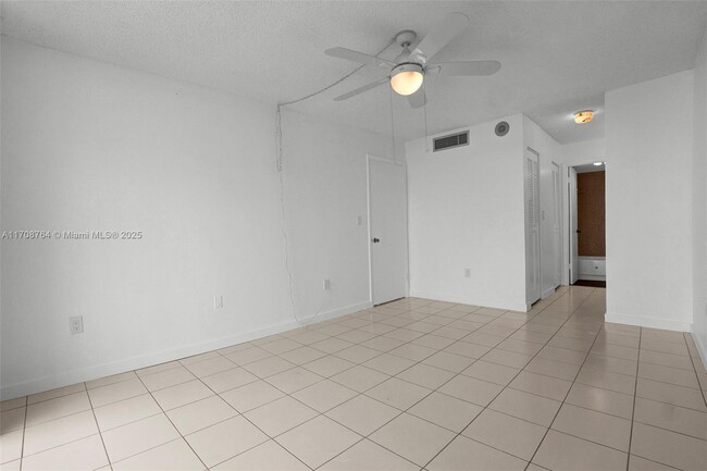 Building Photo - 1300 NE Miami Gardens Dr