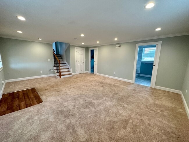Building Photo - Remodeled beauty in Charolette Park