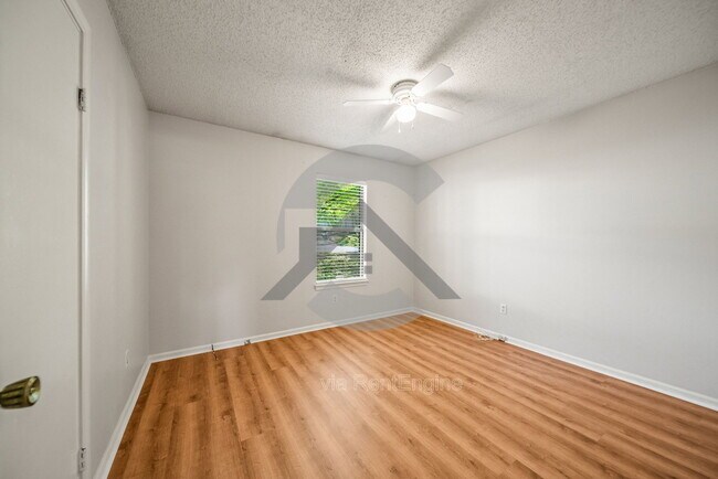 Building Photo - 9 Point W Cir