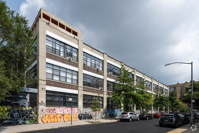 Building Photo - 59 Bogart St
