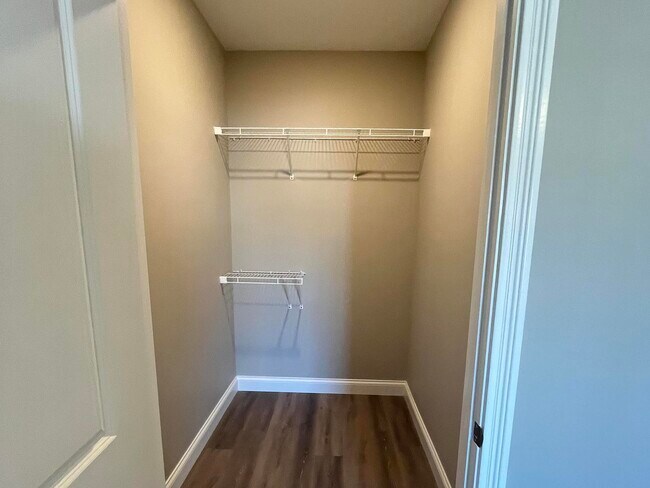 Building Photo - 367 Hillview Mls Blvd