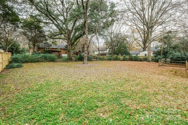 Building Photo - 7029 Yorktowne Dr