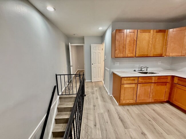 Building Photo - 2443 S 7th St