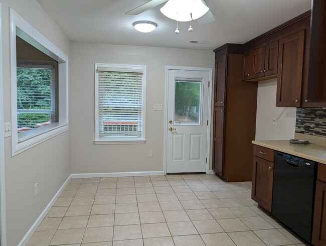 Building Photo - Pristine, 3 bedroom, 2 bath ranch style home located in Sardis Woods!