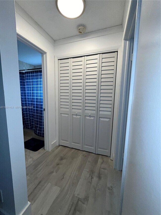 Building Photo - 326 Wilson St