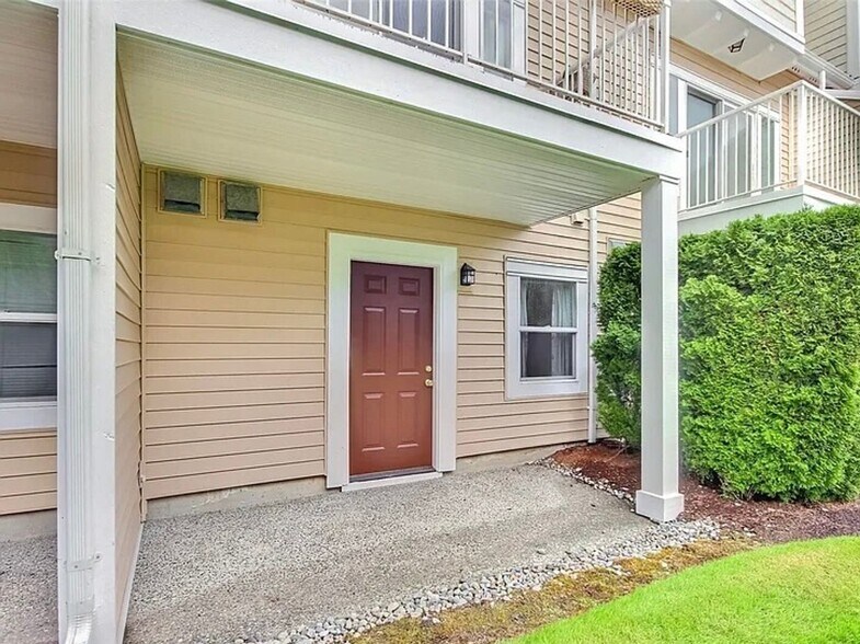 Building Photo - Bothell Townhouse