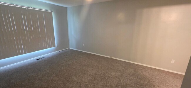 Building Photo - 11864 Featherwood Dr