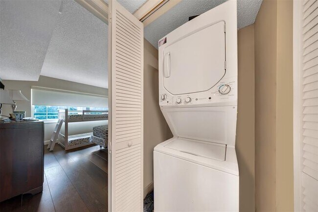 Building Photo - 3960 Oaks Clubhouse Dr