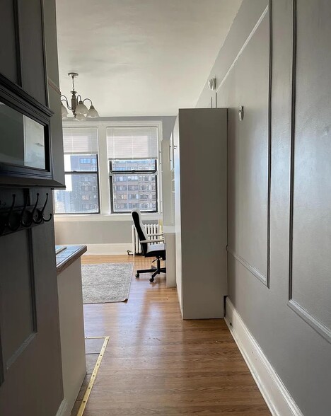 Entry - 1324 Locust St