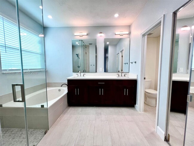 Building Photo - 833 Vista Meadows Dr