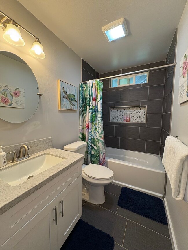 Building Photo - 16-2095 Rainbow Dr
