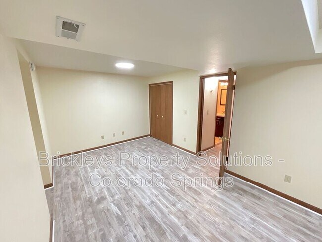 Building Photo - 7993 Scarborough Dr