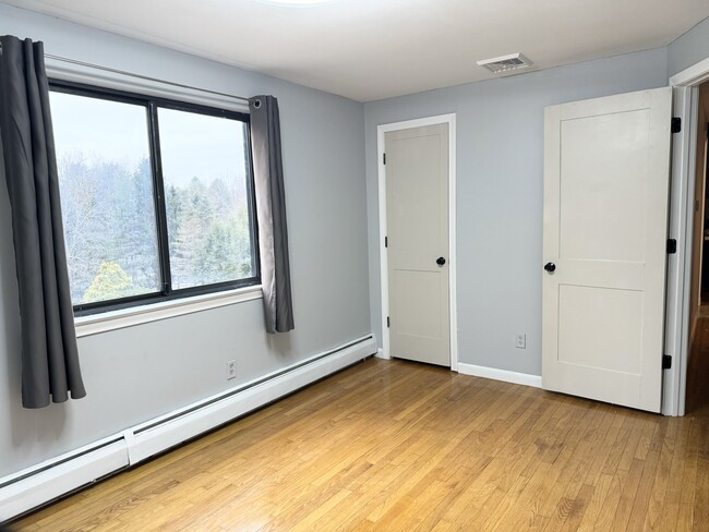 Building Photo - 12 Echo Ln